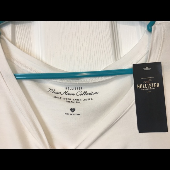 Hollister Must Have Tee - Picture 4 of 5
